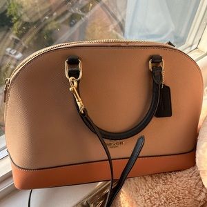 Coach bag shoulder or arm bag 34 cm x 24cm
